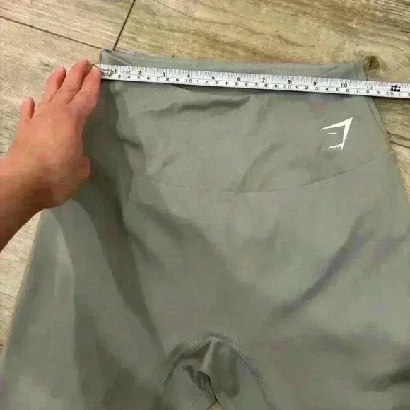 Gymshark light grey active leggings size medium - Picture 4 of 7
